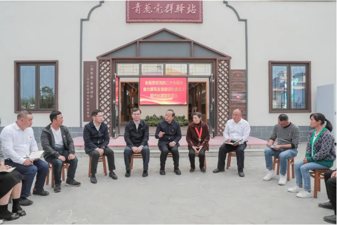 马波在牟子镇苏坪村宣讲宣传党的二十大精神 记者龚启文摄